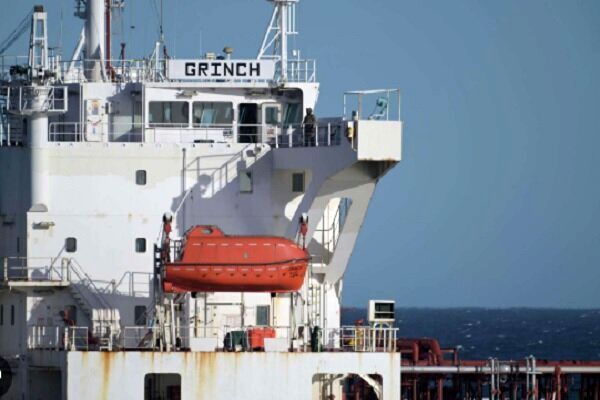 فرانسه نفت‌کش مرتبط با روسیه را آزاد کرد